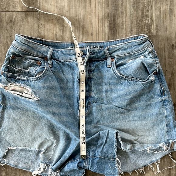 AE HIGHEST RISE 90’S BOYFRIEND SHORT AMERICAN EAGLE - Picture 2 of 7